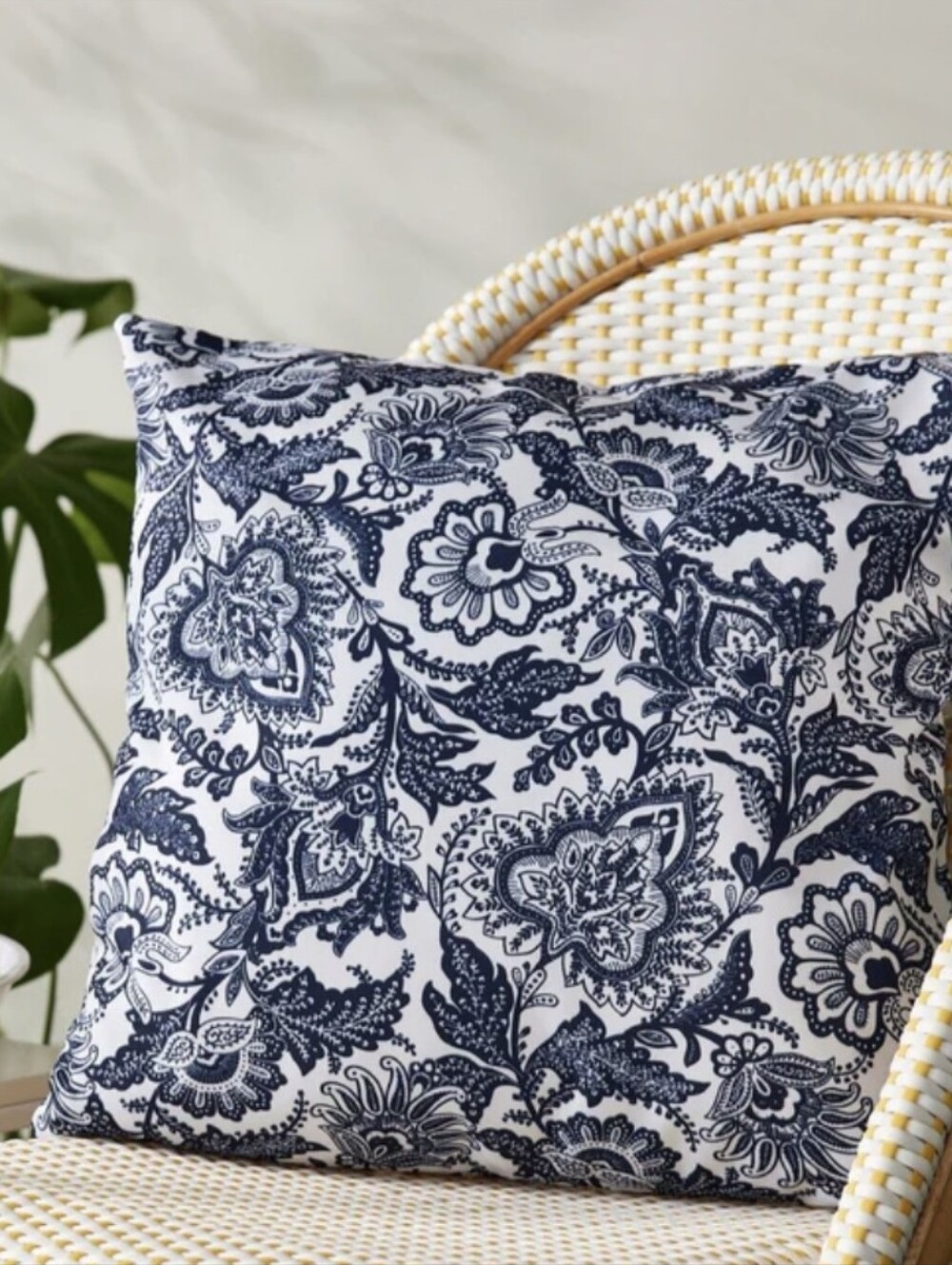Vera Bradley Indoor/ Outdoor Pillow In Java Navy & White NWT